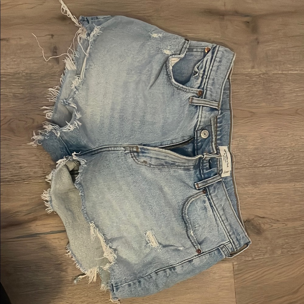 Abercrombie Curve Love Mom mid rise short